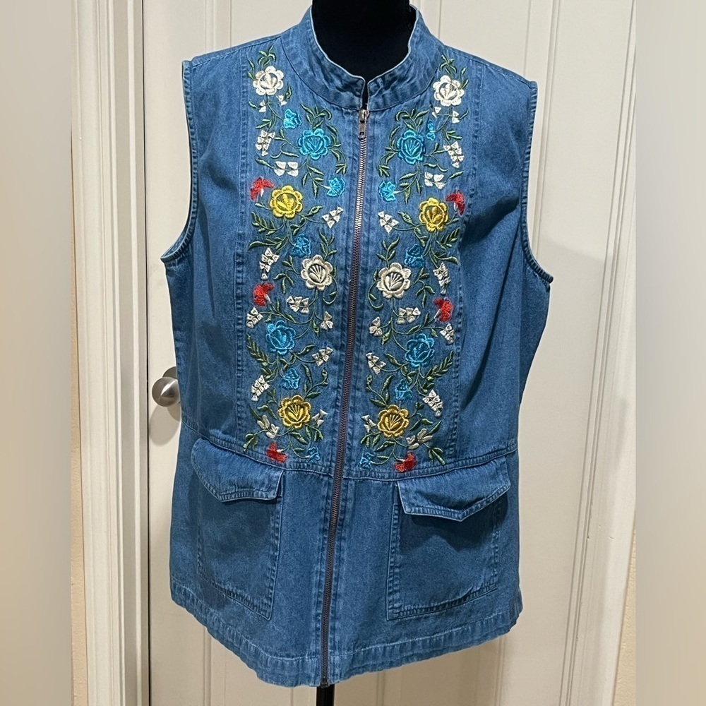COUNTRY STORE EMBROIDERED FLORAL DENIM VEST SIZE L